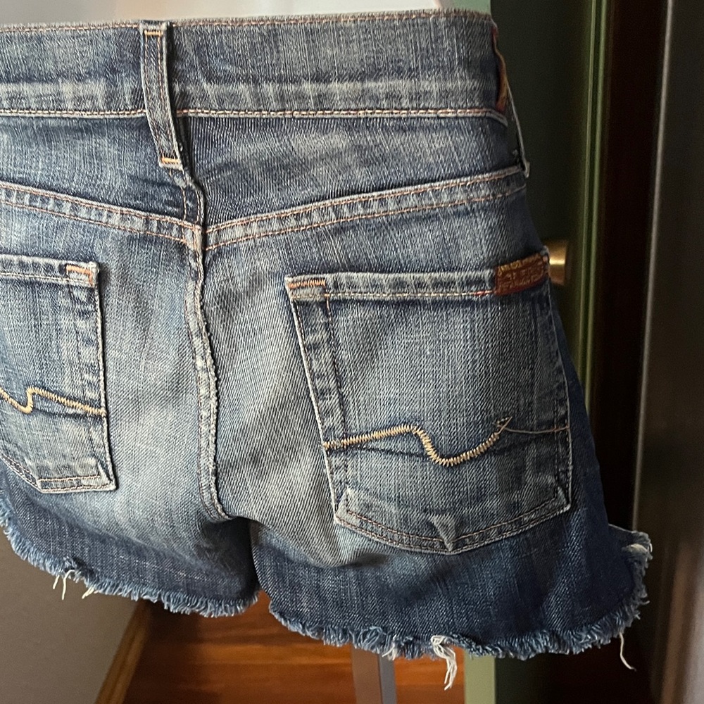 7 For All Mankind Blue Jean Shorts with zipper front pockets Sz 26💚 - Picture 7 of 12